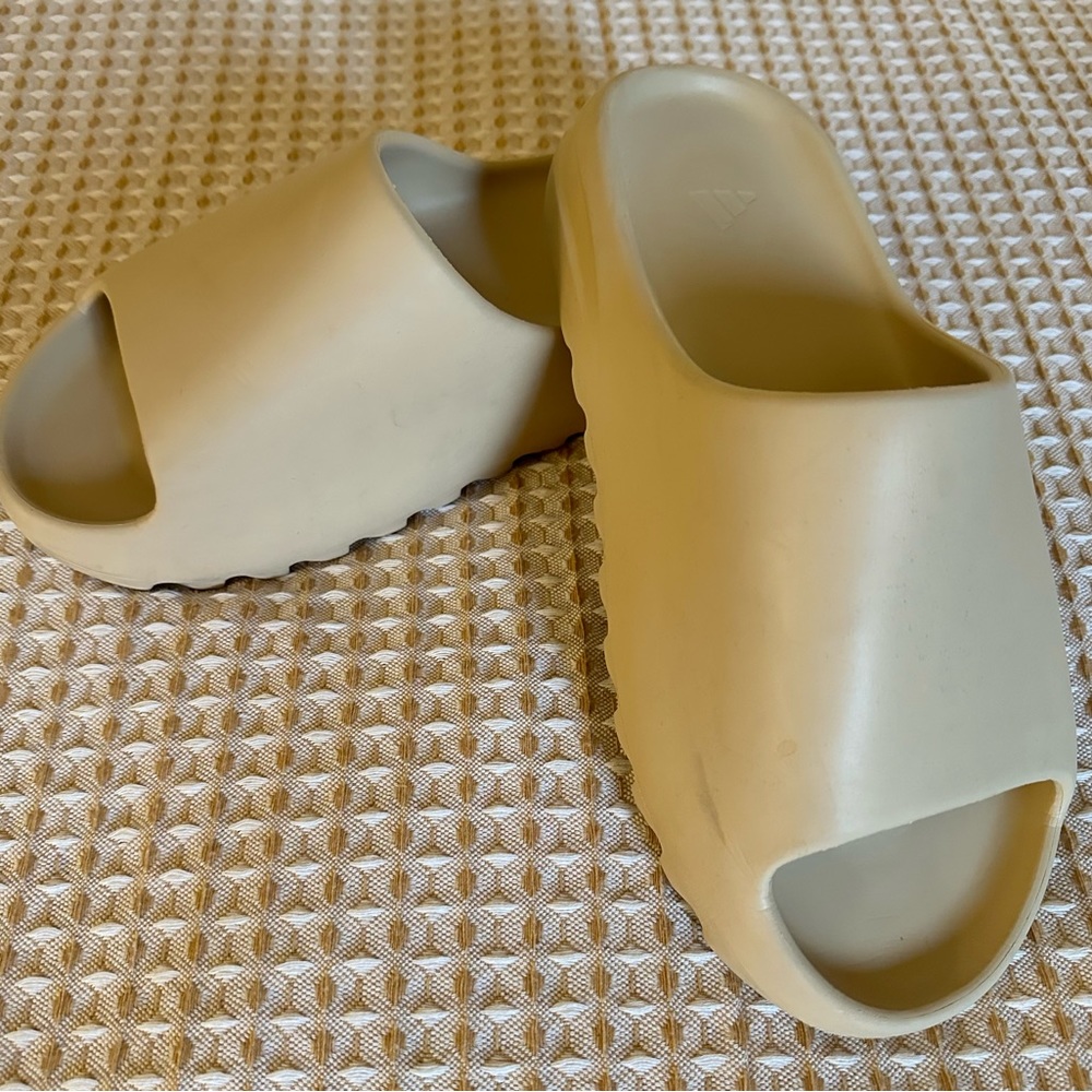 Yeezy Slides Size 11 Desert Sand 2019 first slide drop. Receipts. No box.